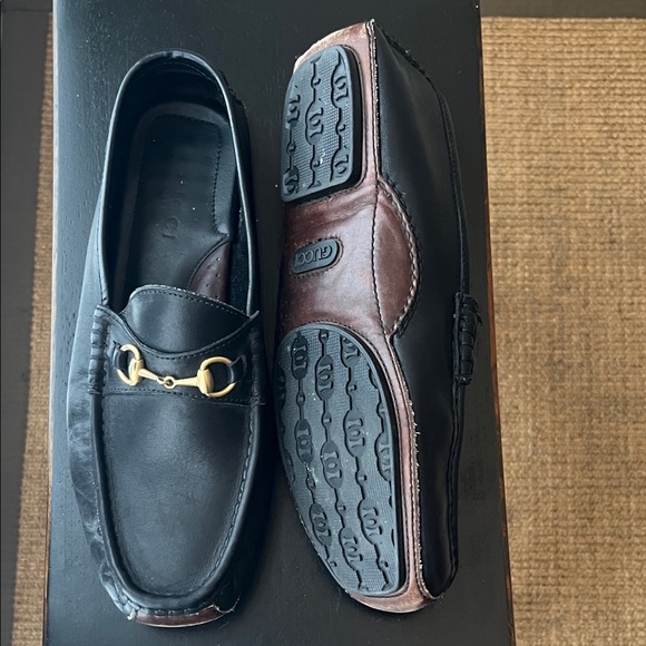 Gucci Black Leather Women's Horsebit Loafers with Gold Hardware - Picture 2 of 14